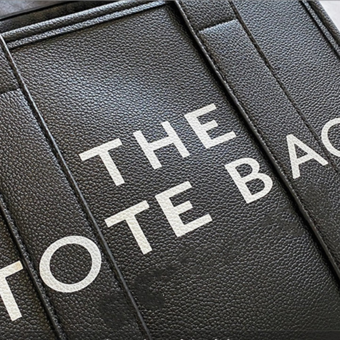 Bolsa Tote Feminina de Viagem e Trabalho em Couro 35L - TheTote™
