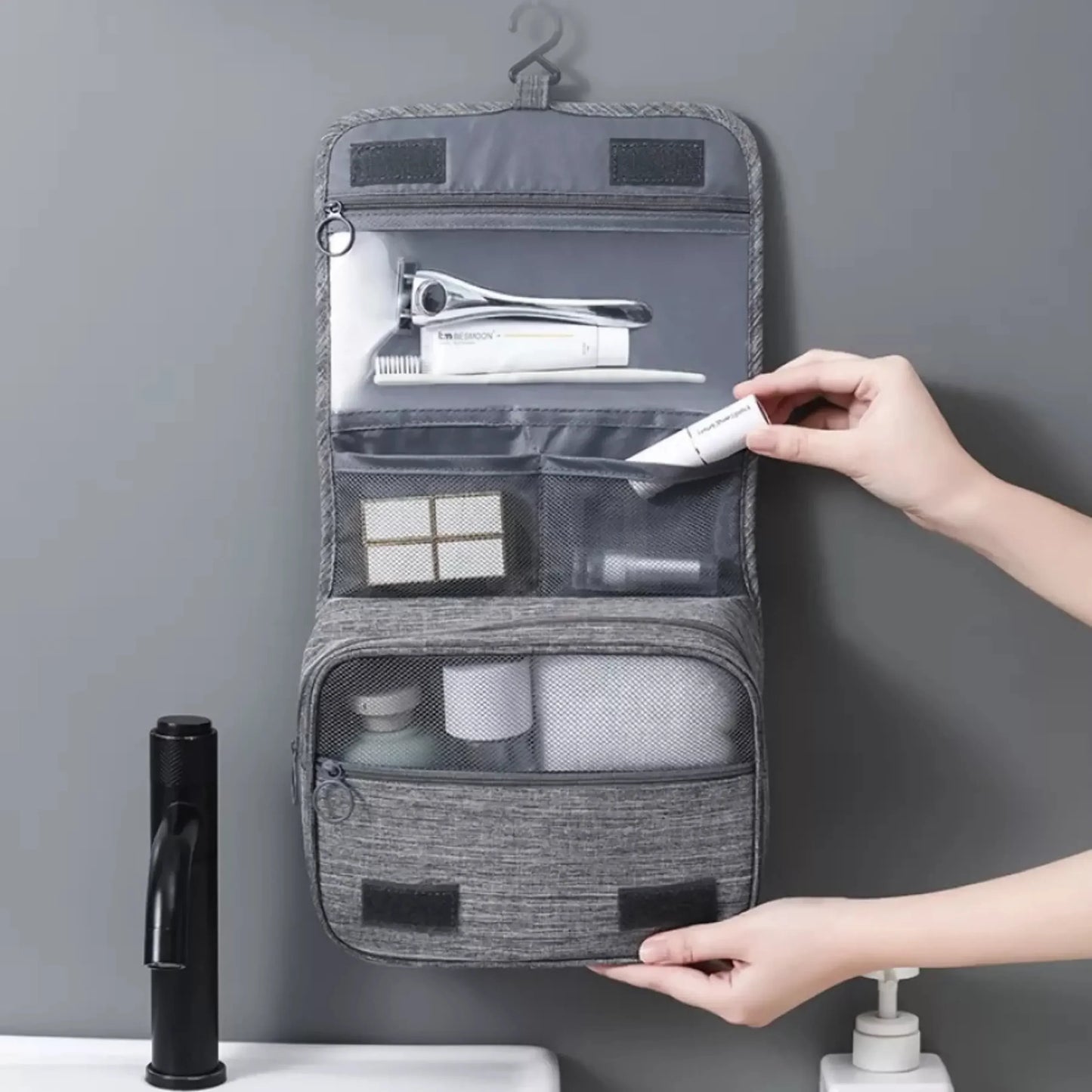 Necessaire de Viagem Organizadora Impermeável com Gancho - TravelCharm™