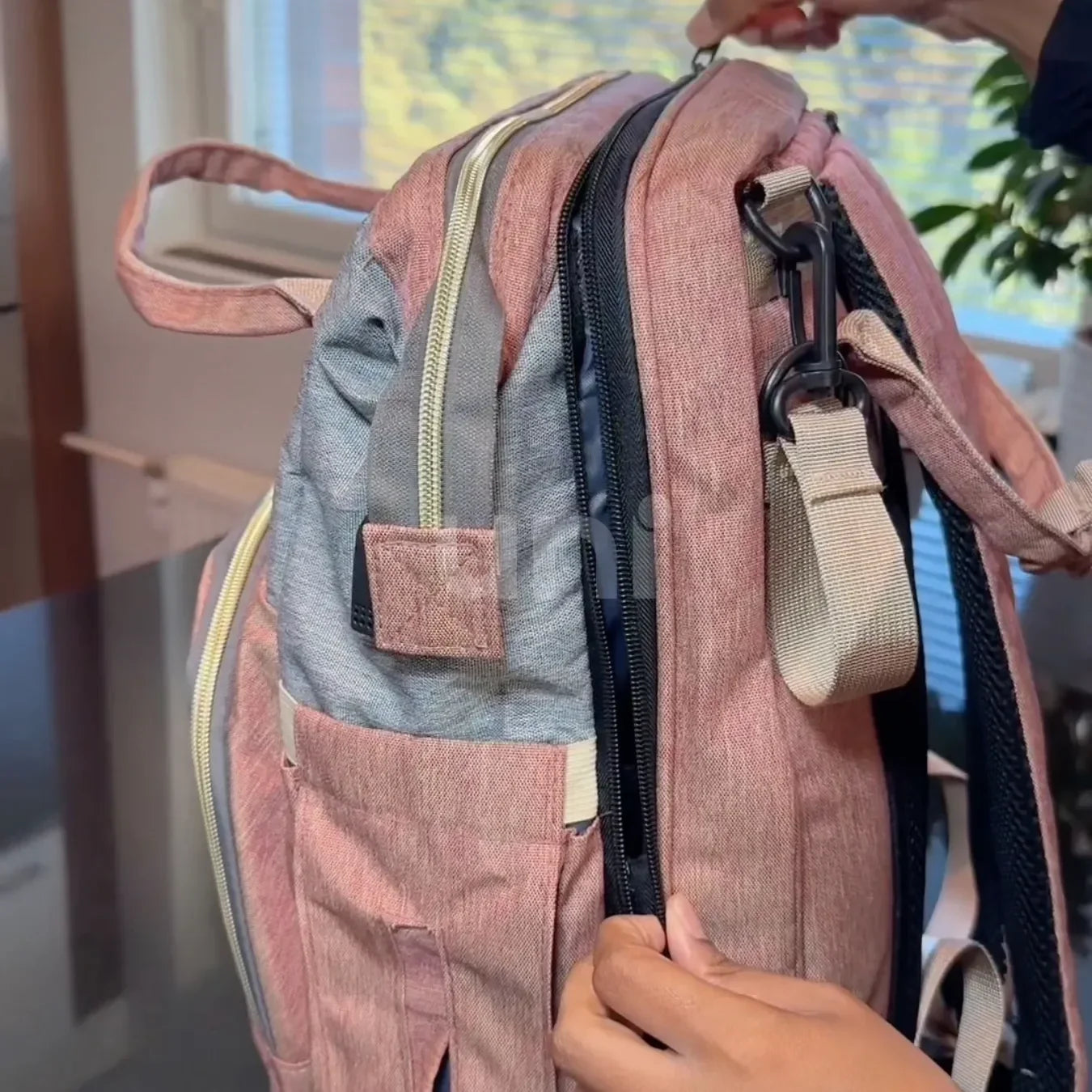 Mochila Maternidade Impermeável com Berço Portátil Térmica - BabyBoo™